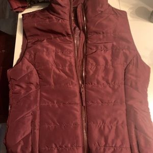 Maroon size small Aeropostale zip up vest